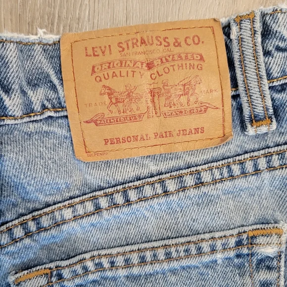 Vintage Levi cut off jean shorts - Picture 3 of 5